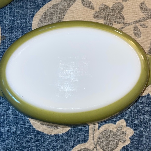 3 PYREX #700 casseroles - Picture 5 of 5
